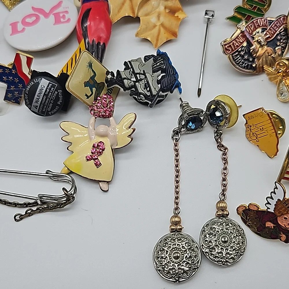 Lot of 74 pc costume jewelry assorted - Picture 12 of 17